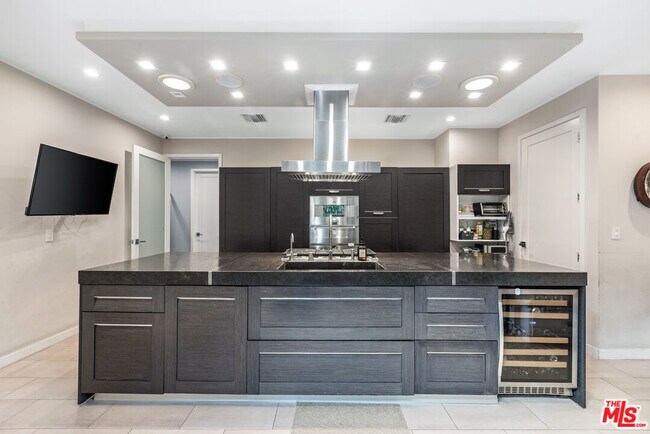 Building Photo - 320 S Clark Dr