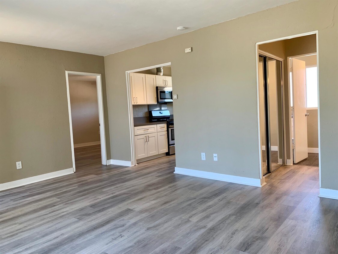 Foto principal - 6245 Stanley Ave