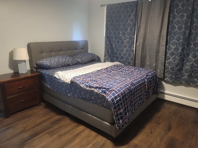 Building Photo - 113 Newton Ave N