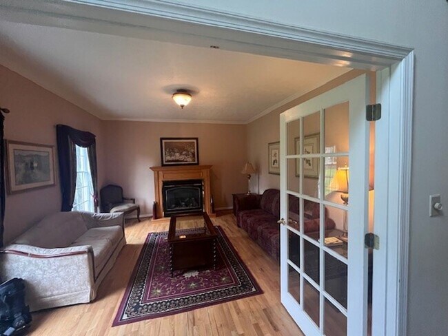 Foto del edificio - Need Garage Space? Want Privacy & Space? L...