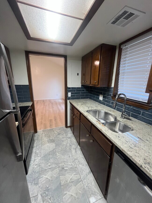 Foto del edificio - 919 W Tyler Ave