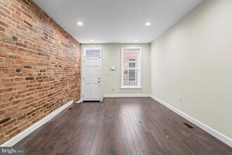 Building Photo - 713 N Duncan St