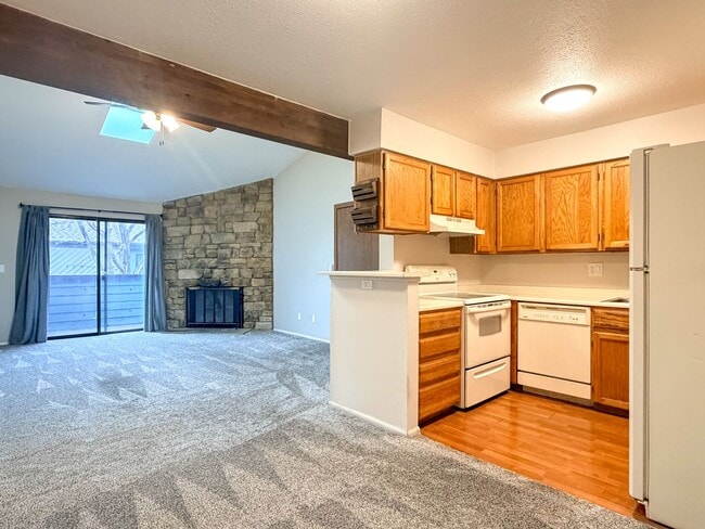Foto del edificio - Bright and Welcoming Condo in Aurora!