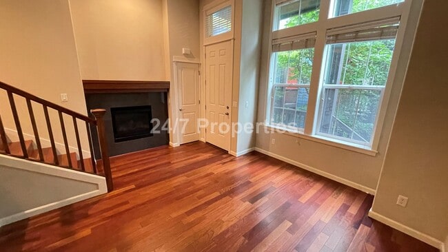 Building Photo - Beautiful 3 BD I 3.5 BA Townhome w/ Double...