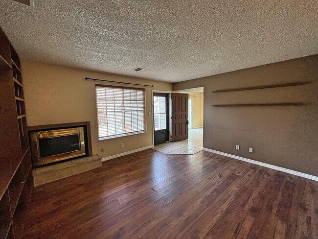 Foto del edificio - 8783 Yukon St