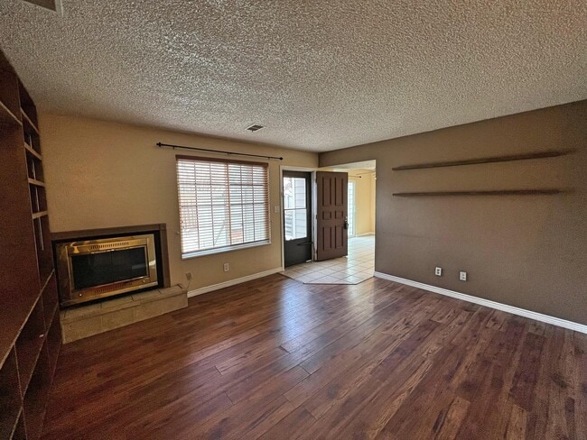 Photo - 8783 Yukon St House