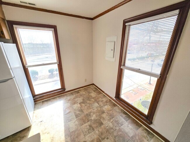 Foto del edificio - 2-STORY CONDO IN HEART OF PORTSMOUTH! 2 BED/2 BATH!