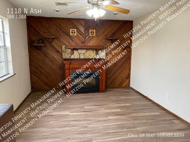 Building Photo - Charming 3 Bedroom, 2 Bathroom Home for Re...