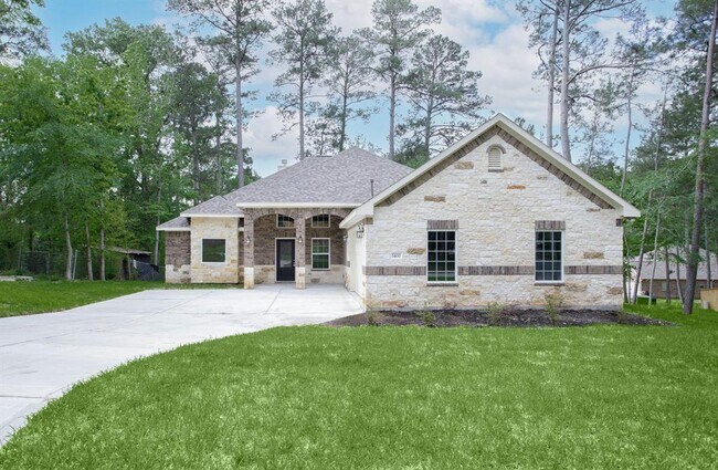 Building Photo - 1400 River Oaks Dr