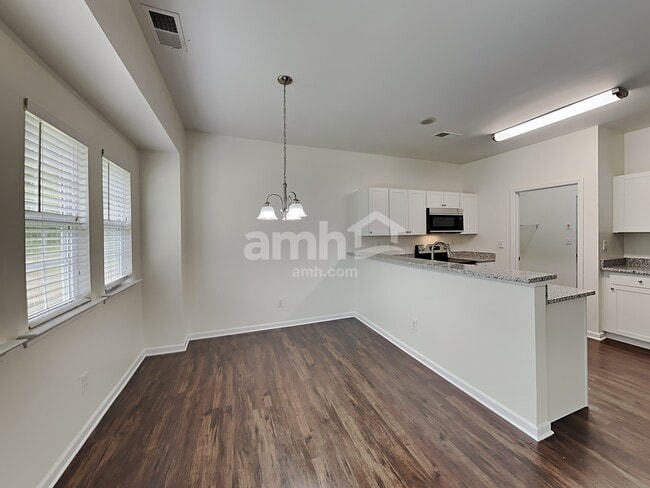 Foto del edificio - 13520 Planters Row Dr