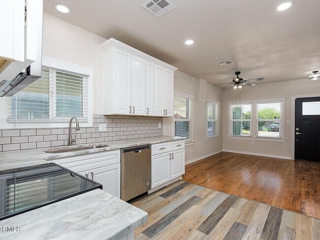 Foto del edificio - 1618 W Taylor St