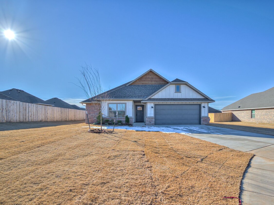 Foto principal - Brand New Home in Moore! Up to $500 off fi...