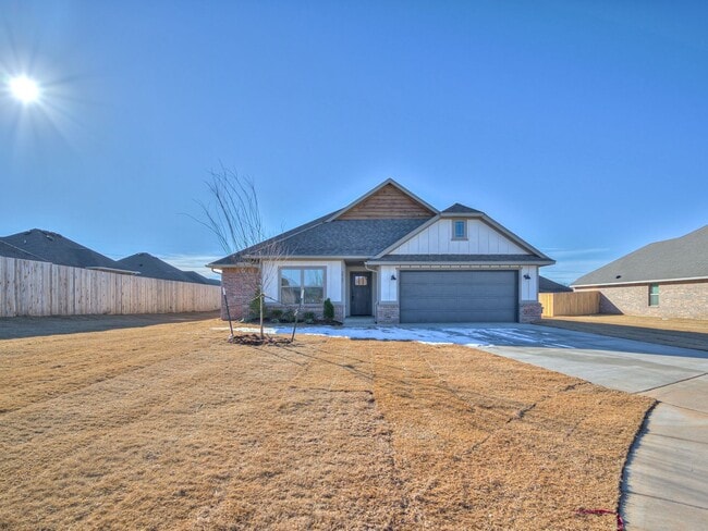 Newer Home in Moore! - Newer Home in Moore!