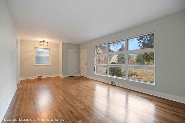 Building Photo - 710 W Benton Ave