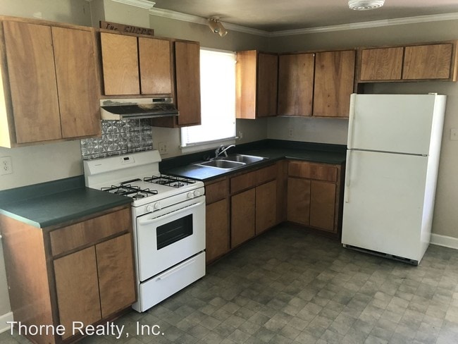 Building Photo - 3 br, 1 bath House - 210 Russell Drive