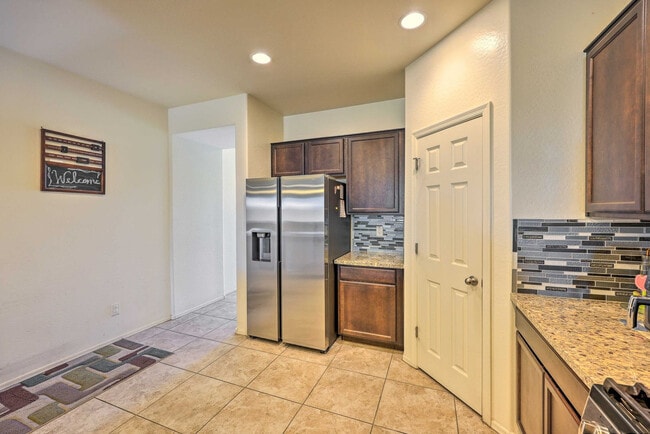 Building Photo - 6808 N 86th Ln