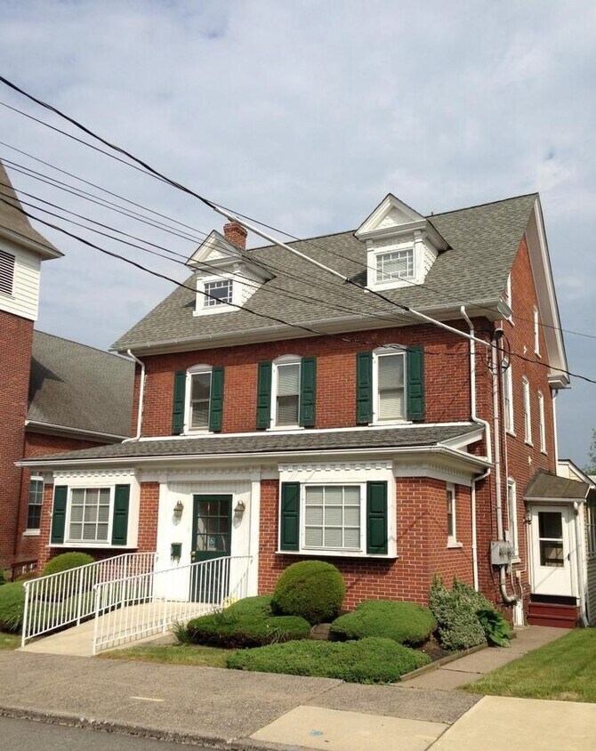 Primary Photo - 211 E Broad St
