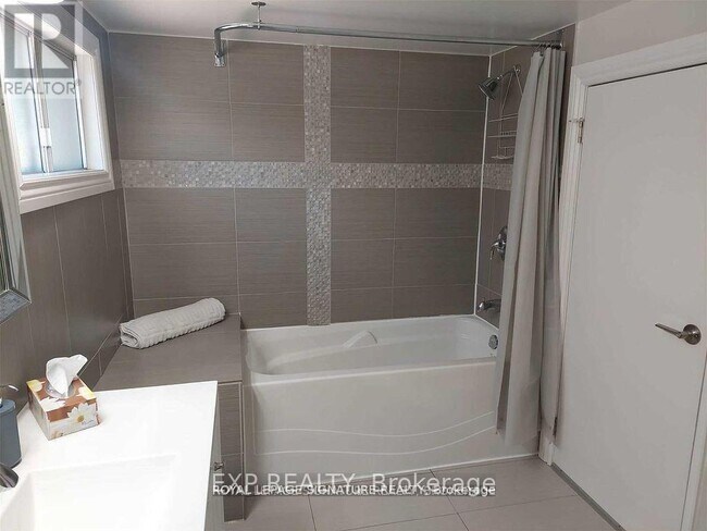 Photo du bâtiment - 2587 Burslem Rd