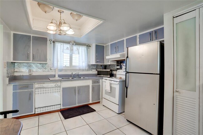 Building Photo - 6338 Newtown Cir