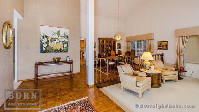 Foto del edificio - 1411 Crestview Dr