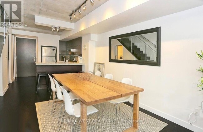 Building Photo - 55 Stewart St