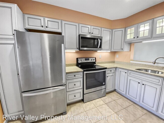 Building Photo - 2 br, 1.5 bath House - 58 Juniper Dr  Unit 5C