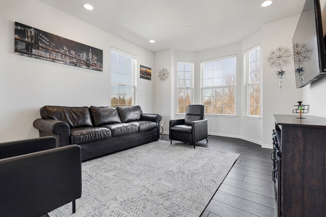 Building Photo - 4320 Monroe Ave