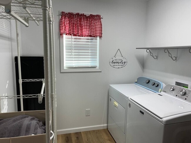 Building Photo - Historic 1-Bedroom, 1-Bathroom Home – Full...