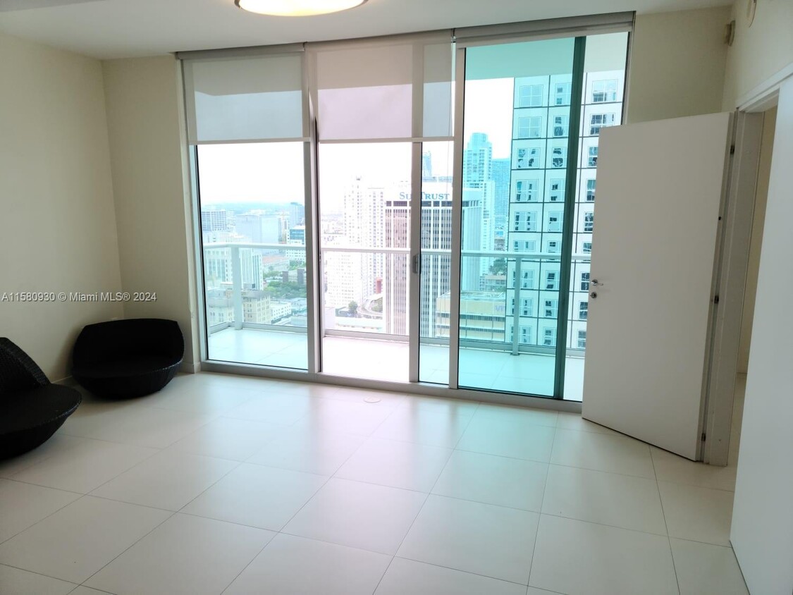 Primary Photo - 300 S Biscayne Blvd