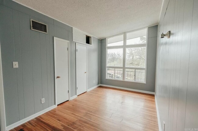 Building Photo - 419 Sierra Madre Dr