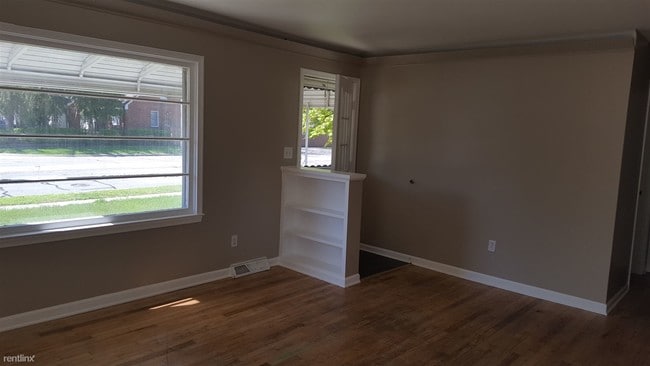 Building Photo - 2 br, 1 bath House - 927 E 13 Mile Rd