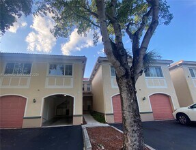 Building Photo - 2492 Centergate Dr