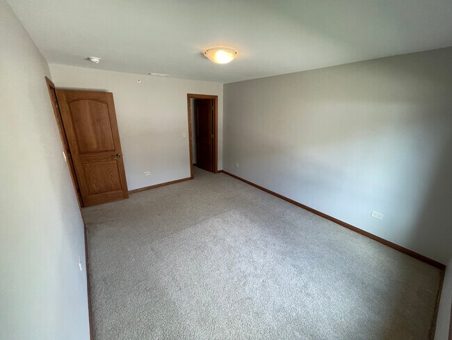 Building Photo - 9951 S 81st Ave