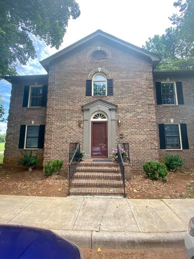 Building Photo - 221 Danville Ct SW