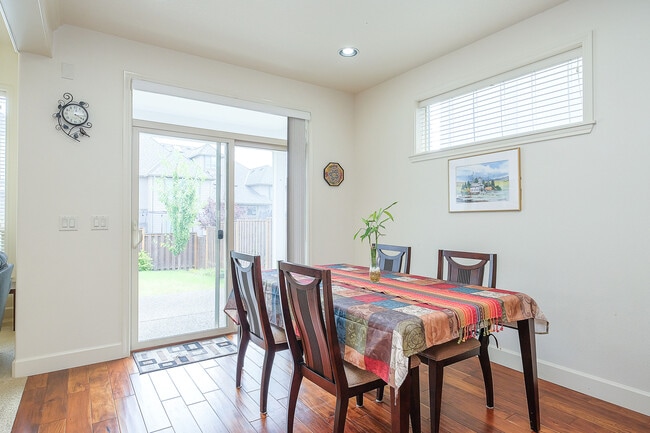 Foto del edificio - Beautiful 4BD* 3 BA* Single Family Home Lo...