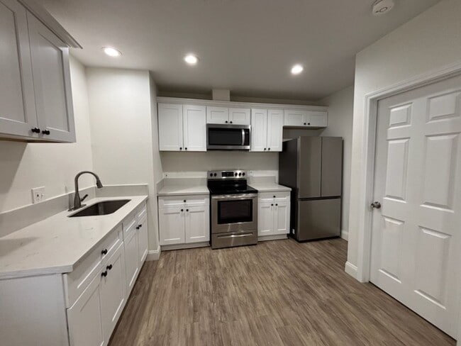 Building Photo - 5704 Wisteria Dr