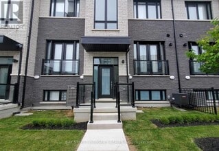 Building Photo - 11 Howick Ln