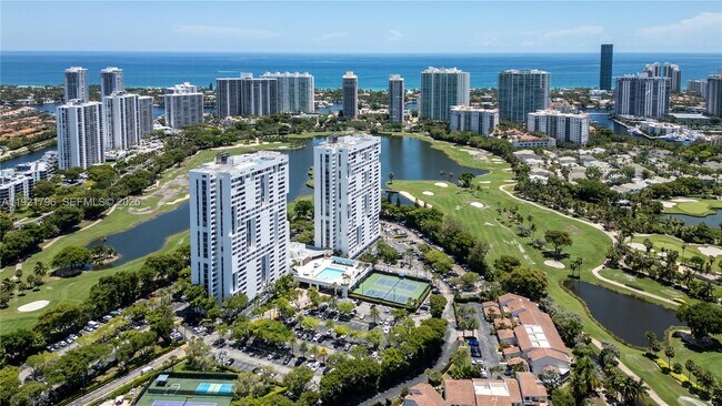 Foto del edificio - 20225 NE 34th Ct