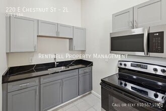 Building Photo - 220 E Chestnut St