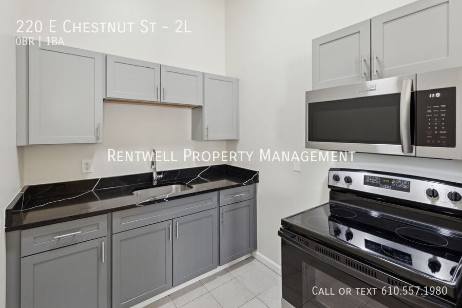 Primary Photo - 220 E Chestnut St