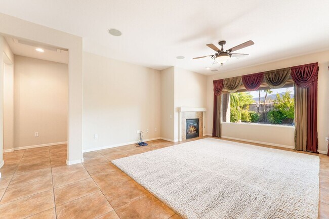 Foto del edificio - Spacious Home with Open Layout and Inviting Outdoor Space!