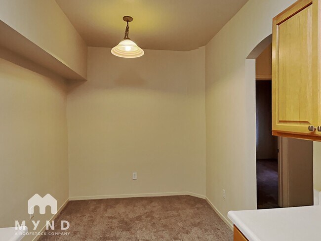 Foto del edificio - 6850 Sharlands Ave.