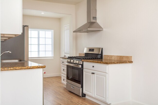 Foto del edificio - Refreshed + Bright 2 Bed/1 Bath in the Heart of North Park!