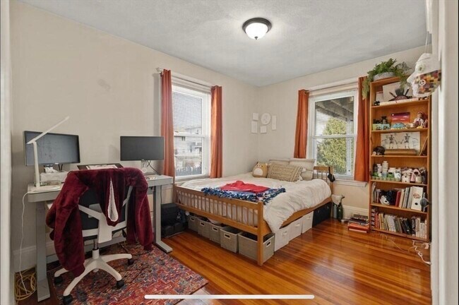 Foto del edificio - 21 Bradbury Ave