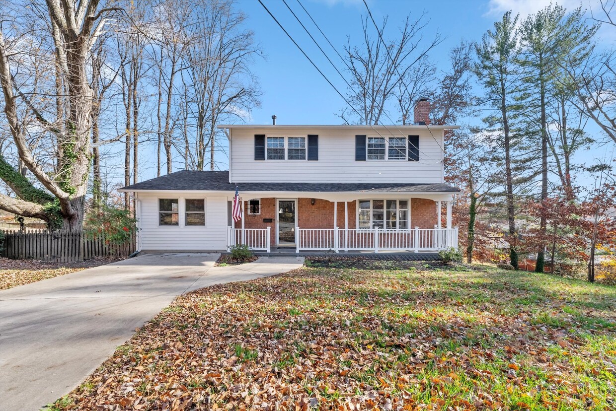 Primary Photo - Welcome to this fantastic Colonial home, n...