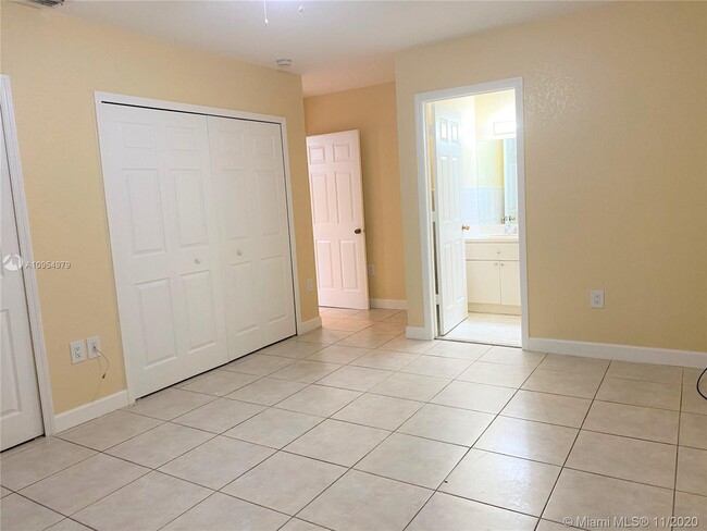 Foto del edificio - 2303 NW 103rd St