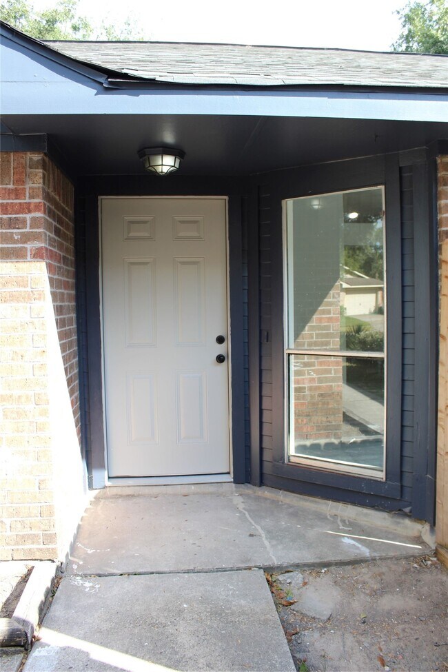 Foto del edificio - 9211 Golden Meadow Dr