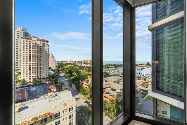 Foto del edificio - 1 Beach Dr SE