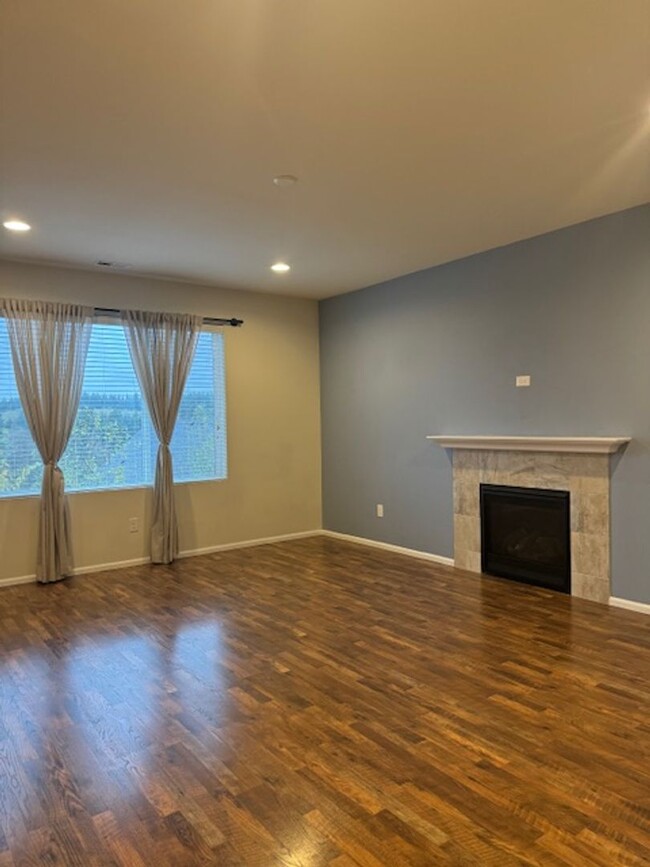 Building Photo - Move in Ready 3Br 2.5 Bath in Lacey with M...