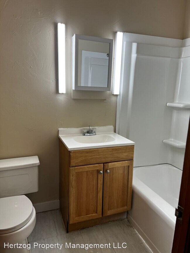 Building Photo - 1 br, 1 bath House - 549 N 10th St